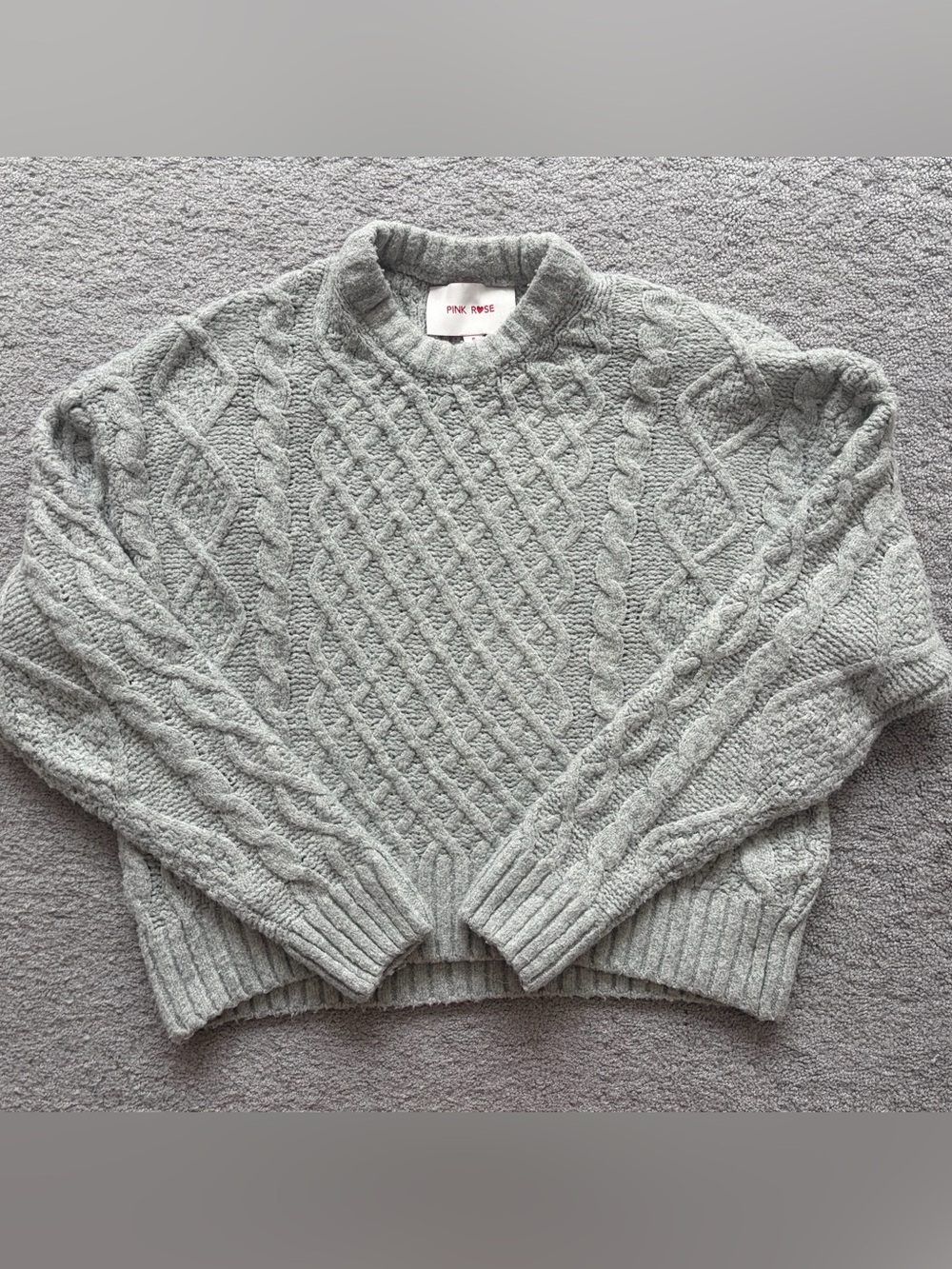 Light Gray Cable Knit Cropped Sweater Size Small